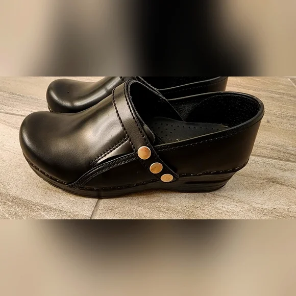 Sanita Professional Leather Clog - Picture 2 of 4